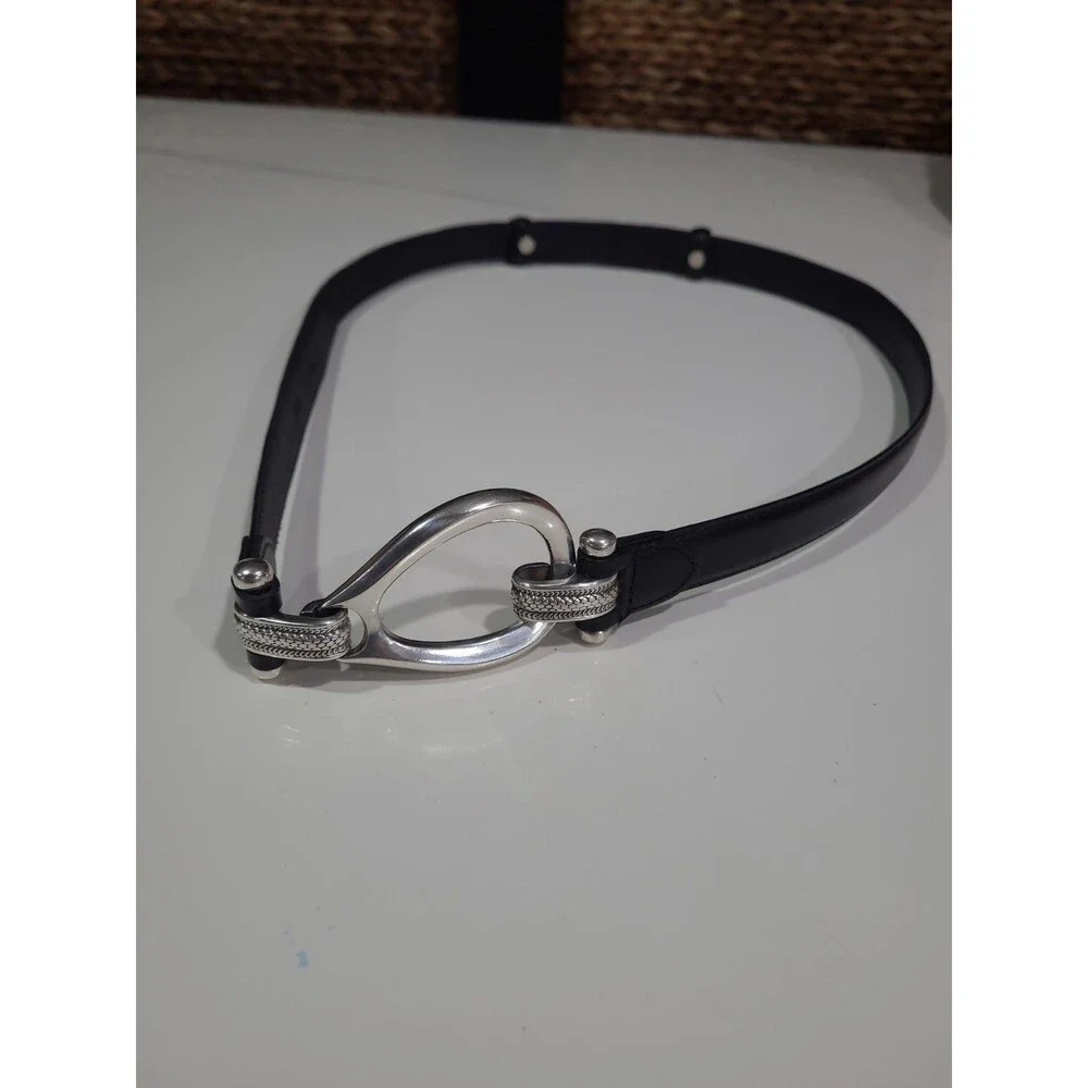 BEAUTIFUL BLACK WOMENS GENUINE LEATHER HOOK BELT SIZE SM/MED EUC B23